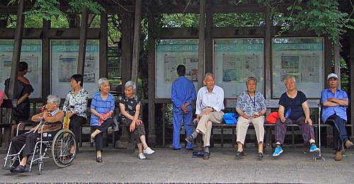 Shanghai,,China, ,July,1,,2015:,People,Are,Resting,In